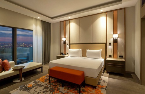 Ikitelli Hotel | Relax at Hilton Mall of Istanbul with Pool and Spa Access