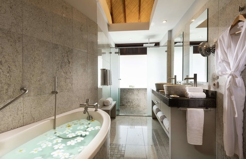 Pihaena Resort | Relax at Hilton Moorea Lagoon Resort & Spa - 5 Star Retreat
