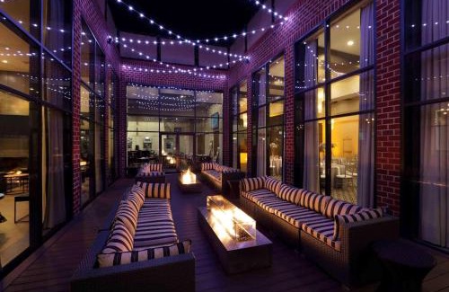 Mystic - New London Hotel | Relax at Hilton Mystic: Oceanfront Pool & Family-Friendly Stay