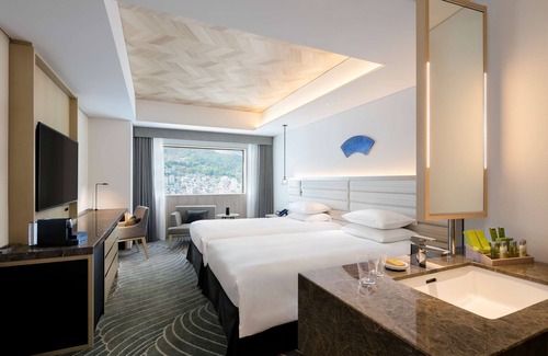 Nagasaki Hotel | Exceptional Hilton Nagasaki: Spa & Family-Friendly Amenities