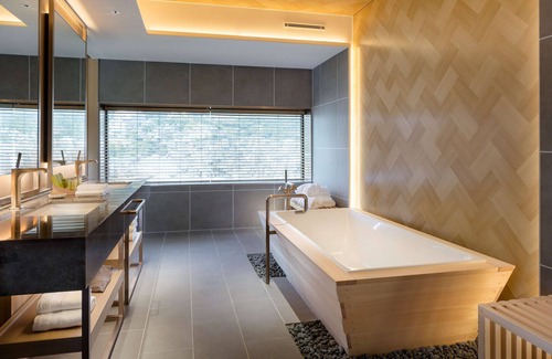Nagasaki Hotel | Exceptional Hilton Nagasaki: Spa & Family-Friendly Amenities