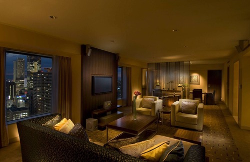 Nagoya City Centre Hotel | Elegant Hilton Nagoya: Relax with Pool, Spa & Dining