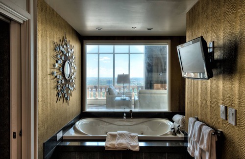 Fallsview Hotel | Discover Hilton Niagara Falls: Pools, Spa & Family-Friendly