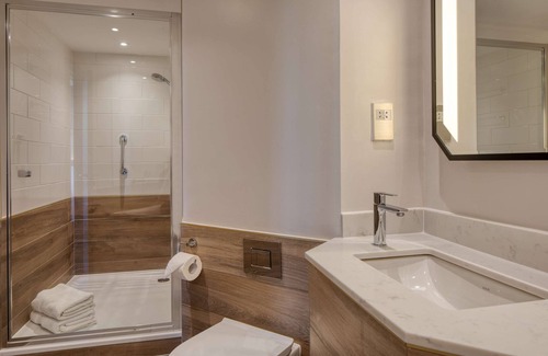 Nottingham City Centre Hotel | Relaxing Retreat at Hilton Nottingham with Pool & Spa Access