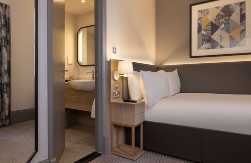 Nottingham City Centre Hotel | Relaxing Retreat at Hilton Nottingham with Pool & Spa Access