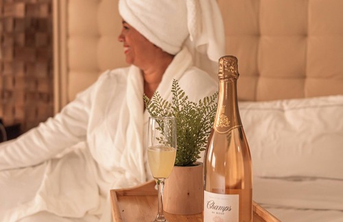 West Palm Beach Hotel | Welcoming Family Retreat at Hilton Palm Beach PBI