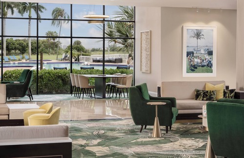 West Palm Beach Hotel | Welcoming Family Retreat at Hilton Palm Beach PBI