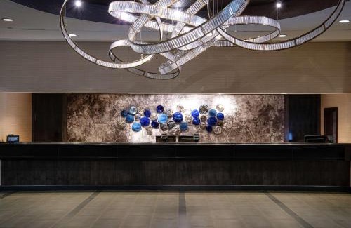 Cedar Knolls Hotel | Charming Hilton Parsippany: Pet Friendly with Pool Access