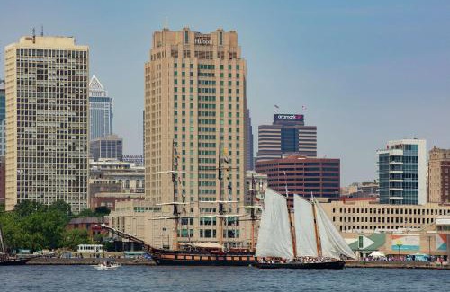Society Hill Hotel | Discover Hilton Philadelphia at Penn's Landing - Pet Friendly & Pool