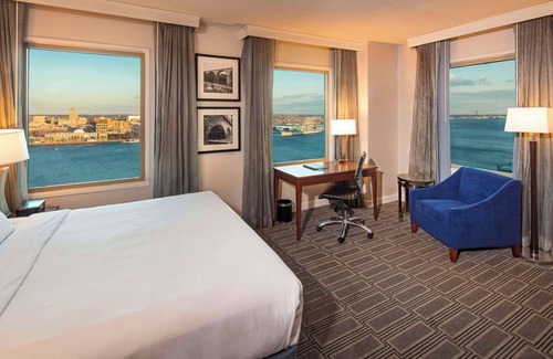 Society Hill Hotel | Discover Comfort at Hilton Philadelphia on Penn's Landing