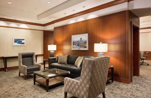 Society Hill Hotel | Discover Comfort at Hilton Philadelphia on Penn's Landing