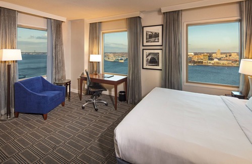 Society Hill Hotel | Discover Comfort at Hilton Philadelphia on Penn's Landing