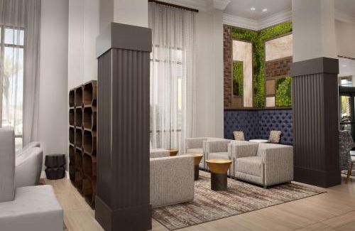 Chandler Hotel | Pet-Friendly Hilton Phoenix Chandler with Pool and Dining