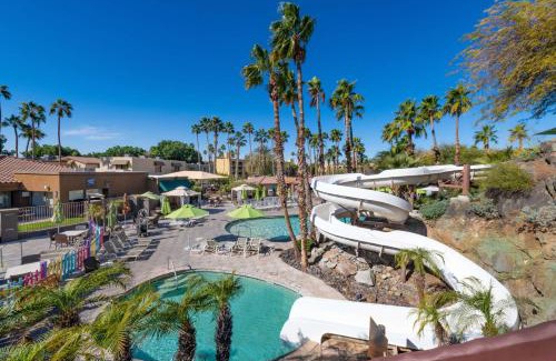 Camelback East Resort | Relax at Hilton Phoenix Resort with Pools & Ocean Views