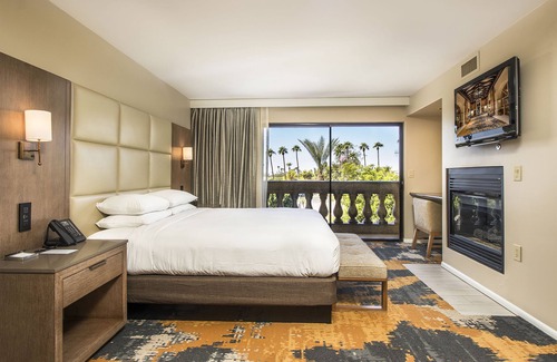 Camelback East Resort | Relax at Hilton Phoenix Resort with Pool and Spa Access