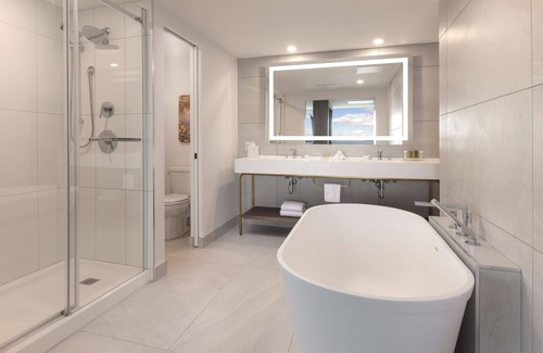 Haute-Ville Hotel | Experience Hilton Quebec: 4-Star Stay with Spa & Pool