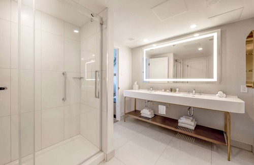Haute-Ville Hotel | Experience Hilton Quebec: 4-Star Stay with Spa & Pool