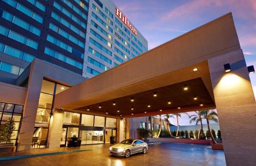 Mission Valley Hotel | Relax at Hilton San Diego Mission Valley with Pool & Hot Tub