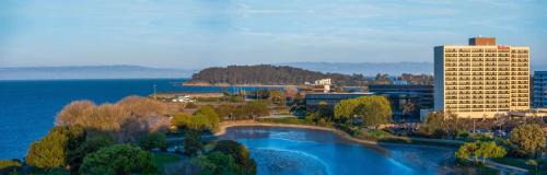 Burlingame Hotel | Discover Hilton San Francisco Airport Bayfront Amenities