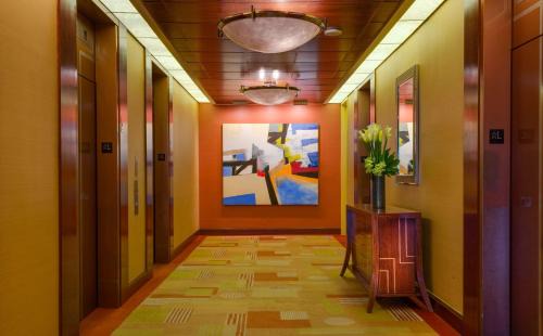 Burlingame Hotel | Discover Hilton San Francisco Airport Bayfront Amenities