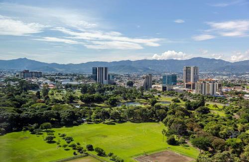 Mata Redonda Hotel | Discover Hilton San Jose La Sabana: 4-Star Comfort Awaits