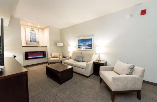 Scranton Hotel | Discover Hilton Scranton: Pet-Friendly Stay with Pool