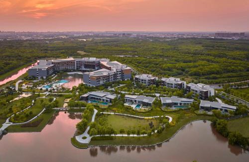 Fengxian Hotel | Discover Hilton Shanghai Fengxian: Family-Friendly Retreat