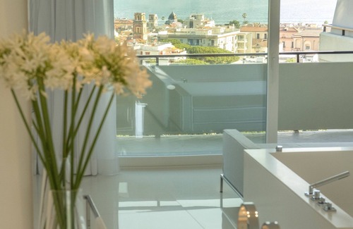 Sorrento Resort | Elegant Hilton Sorrento Palace with Oceanfront Pool Access