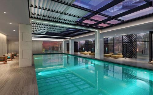 Jiaojiang Hotel | Premier Hilton Taizhou with Pool and Family-Friendly Amenities