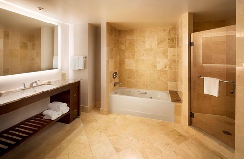 Gainesville Hotel | Discover Comfort at Hilton University of Florida Conference Center