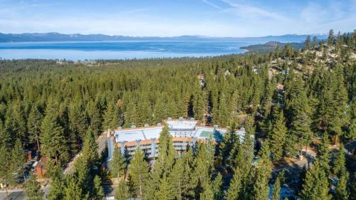 South Lake Tahoe Hotel | Elevate Your Stay at Hilton Vacation Club Tahoe Seasons