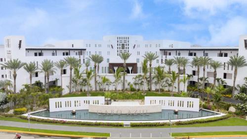 Zona Hotelera Resort | Relaxing Oceanfront Retreat at Hilton Vacation Club Cabo Azul