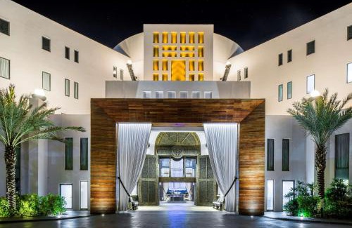 Zona Hotelera Resort | Relaxing Oceanfront Retreat at Hilton Vacation Club Cabo Azul