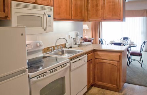 Avila Beach Resort | Hilton Vacation Club San Luis Bay - 1 BR King Ste plus with balcony, 2 bathrooms