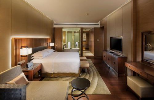 Hongshan Hotel | Relaxing Retreat at Hilton Wuhan Optics Valley Hotel