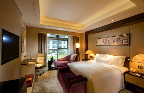 Xincheng Hotel | Experience Hilton Xian: 5-Star Stay with Spa & Pool