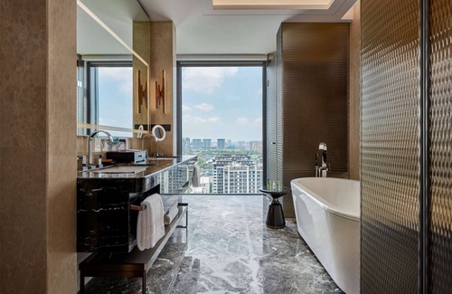 Yandu District Hotel | Discover Hilton Yancheng: 4-Star Haven with Pool & Dining