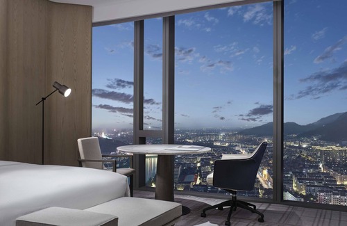 Zhuji Hotel | Top-Rated Hilton Zhuji with Pool and Family-Friendly Amenities