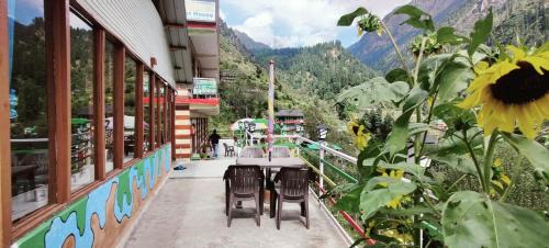 Tosh Hotel | Affordable Family-Friendly Stay at Himalaya Guest House Tosh