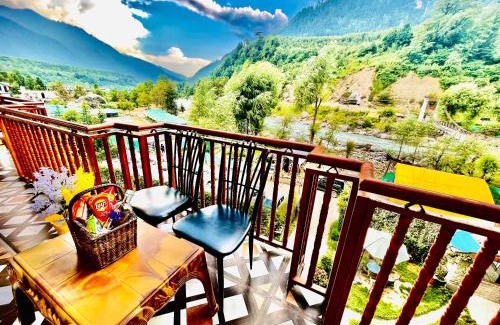 Kadipur Hotel | Himalayan Fort Resort, Manali - ! Riverside Property ! Big Garden with Bonfire ! Guest Preferred ! Scenic River & Mountain View ! Big Parking ! Luxury Balcony Rooms ! Playing Zone ! Property of the Year