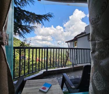 Kaul Hotel | Pet-Friendly Himalayan Havenwood: Rated 9.3 by Guests
