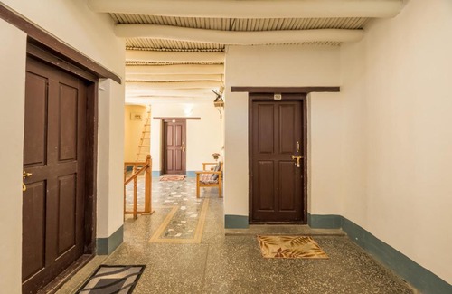 Leh House | Cozy Himalayan Jewel Villa: Private Room with Garden