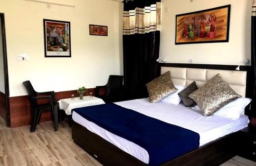 Palampur Hotel | Cozy Himalayan Retreat: Family-Friendly, 4-Star Stay