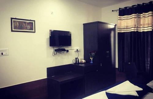 Palampur Hotel | Cozy Himalayan Retreat: Family-Friendly, 4-Star Stay