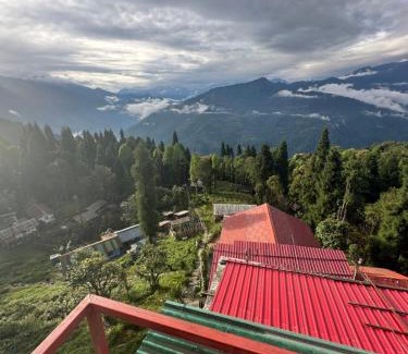 Gangtok House | Elevated Himalayan View Point: Pet and Child Friendly Retreat