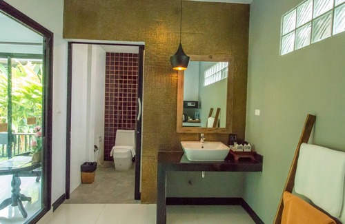 Ban Bo Han Hotel | Discover Himaphan Boutique Resort with Pool & Restaurant