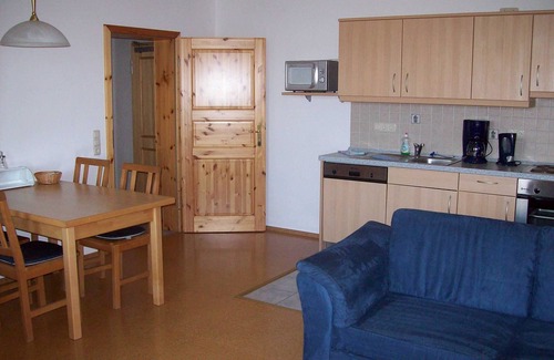 Harbshausen Apartment | Cozy Retreat at HIMME - Farmhouse Büchsenschütz Awaits