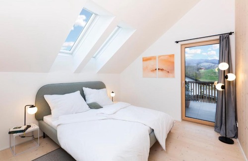 Sankt Lorenz Apartment | Stylish Design Apartment at Mondsee with Ocean Views