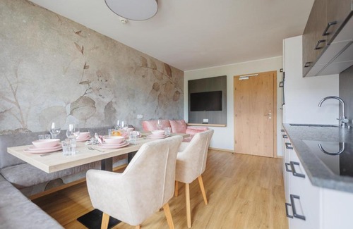 Ried im Zillertal Apartment | Family-Friendly hin&weg das Aparthotel with Top Guest Rating