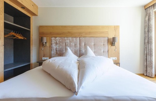 Ried im Zillertal Apartment | Family-Friendly hin&weg das Aparthotel with Top Guest Rating